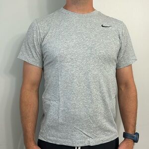 The Nike Tee medium grey